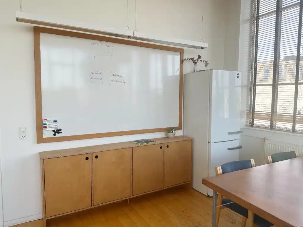 Kursuslokale med whiteboard